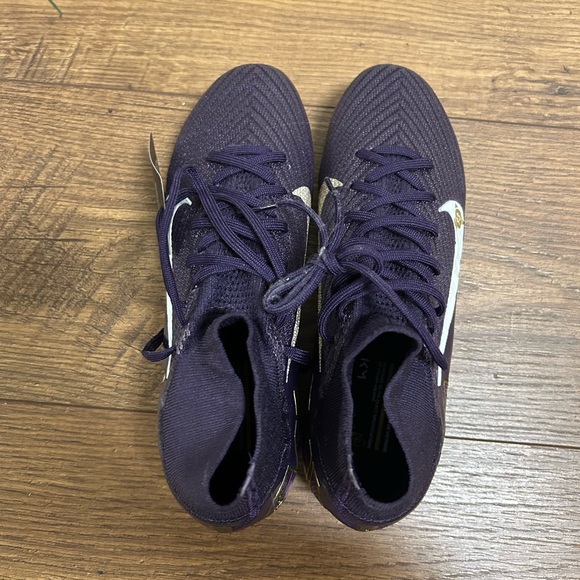 Men’s Nike Soccer Cleats - Kylian mbappe collab - Picture 2 of 5